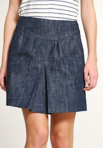 Dokonalý jarní i letní outfit / Džínové sukně 2010 (http://www.luxurymag.cz)